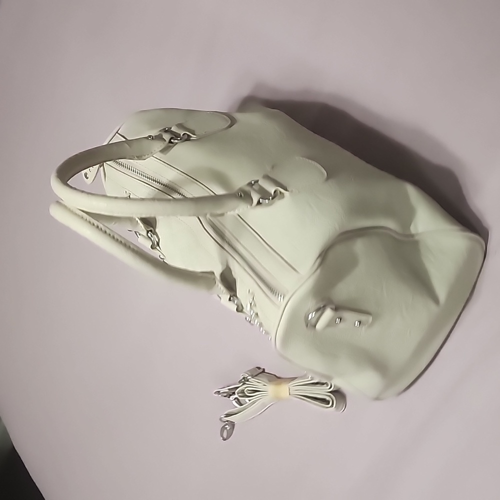 Beige Handbag ๐ - Picture 4 of 8